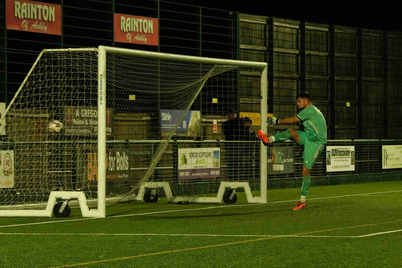 Bottesford Town FC v Wombwell Town — photograph 5