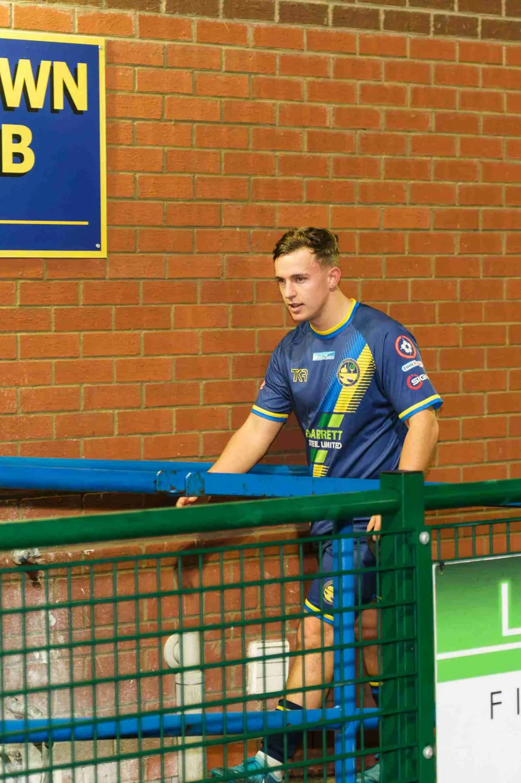 Bottesford Town FC v Wombwell Town — photograph 2